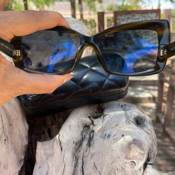 Chanel butterfly sunglasses - Picture 3 of 13